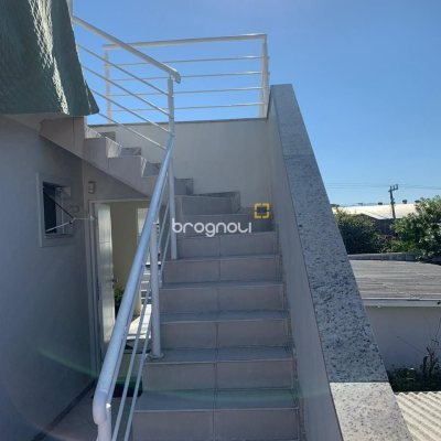 Casa com 247m², 3 quartos (sendo 1 suíte), 1 garagem, no bairro Barreiros em São José