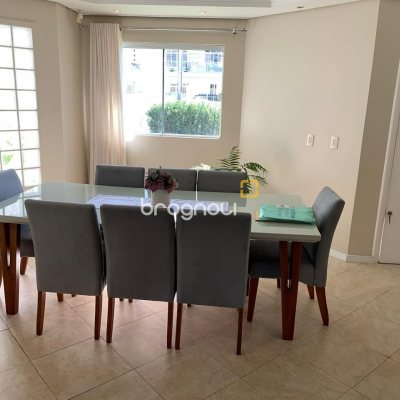 Casa com 247m², 3 quartos (sendo 1 suíte), 1 garagem, no bairro Barreiros em São José