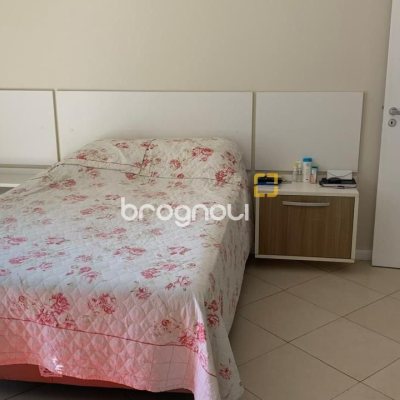 Casa com 247m², 3 quartos (sendo 1 suíte), 1 garagem, no bairro Barreiros em São José