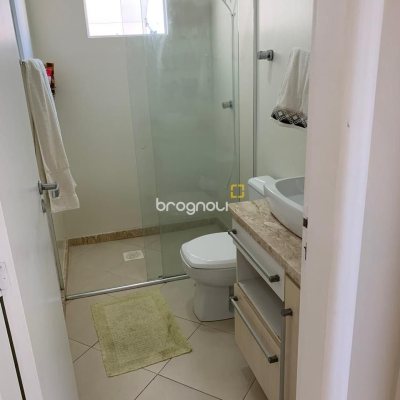 Casa com 247m², 3 quartos (sendo 1 suíte), 1 garagem, no bairro Barreiros em São José