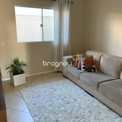 Casa com 247m², 3 quartos (sendo 1 suíte), 1 garagem, no bairro Barreiros em São José