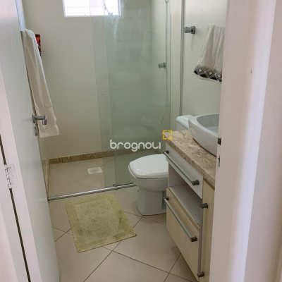 Casa com 247m², 3 quartos (sendo 1 suíte), 1 garagem, no bairro Barreiros em São José