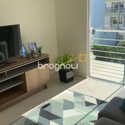 Casa com 247m², 3 quartos (sendo 1 suíte), 1 garagem, no bairro Barreiros em São José
