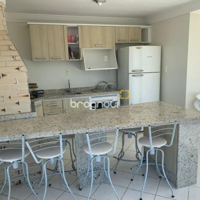 Casa com 247m², 3 quartos (sendo 1 suíte), 1 garagem, no bairro Barreiros em São José