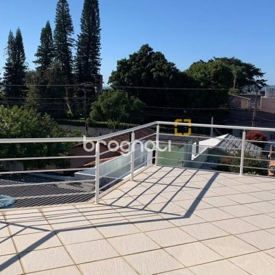 Casa com 247m², 3 quartos (sendo 1 suíte), 1 garagem, no bairro Barreiros em São José
