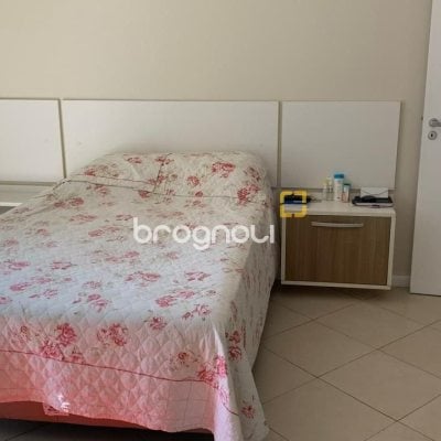 Casa com 247m², 3 quartos (sendo 1 suíte), 1 garagem, no bairro Barreiros em São José