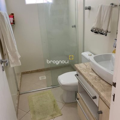 Casa com 247m², 3 quartos (sendo 1 suíte), 1 garagem, no bairro Barreiros em São José