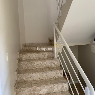 Casa com 247m², 3 quartos (sendo 1 suíte), 1 garagem, no bairro Barreiros em São José