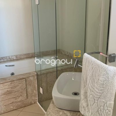 Casa com 247m², 3 quartos (sendo 1 suíte), 1 garagem, no bairro Barreiros em São José
