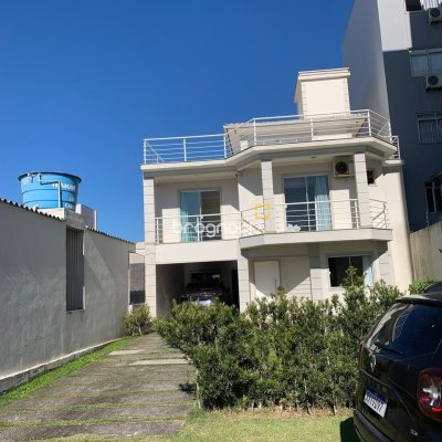 Casa com 247m², 3 quartos (sendo 1 suíte), 1 garagem, no bairro Barreiros em São José
