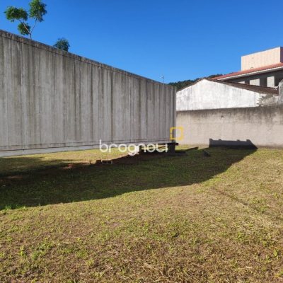 Terreno com 724m², no bairro Fazenda Santo Antônio em São José