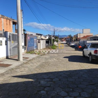 Terreno com 724m², no bairro Fazenda Santo Antônio em São José