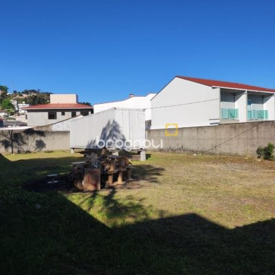 Terreno com 724m², no bairro Fazenda Santo Antônio em São José