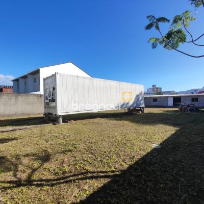 Terreno com 724m², no bairro Fazenda Santo Antônio em São José