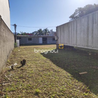 Terreno com 724m², no bairro Fazenda Santo Antônio em São José