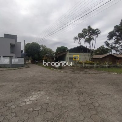 Terreno com 1850m², no bairro Carianos em Florianópolis