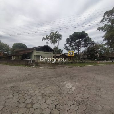 Terreno com 1850m², no bairro Carianos em Florianópolis