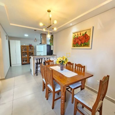 Casa com 160m², 3 quartos (sendo 1 suíte), 2 garagens, no bairro Barreiros em São José