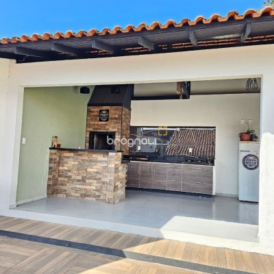 Casa com 160m², 3 quartos (sendo 1 suíte), 2 garagens, no bairro Barreiros em São José