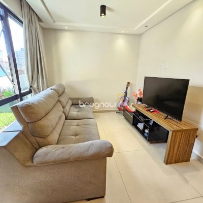 Casa com 160m², 3 quartos (sendo 1 suíte), 2 garagens, no bairro Barreiros em São José