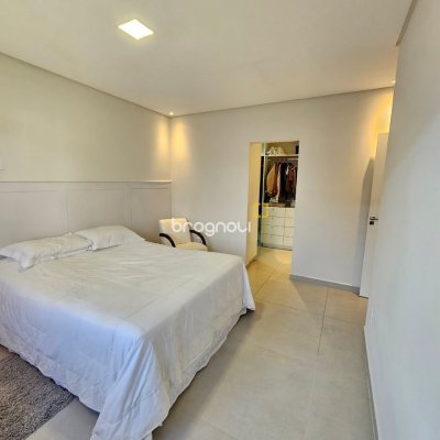 Casa com 160m², 3 quartos (sendo 1 suíte), 2 garagens, no bairro Barreiros em São José