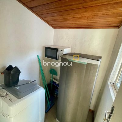 Casa de Condomínio com 63m², 2 quartos (sendo 1 suíte), 1 garagem, no bairro Cachoeira do Bom Jesus em Florianópolis