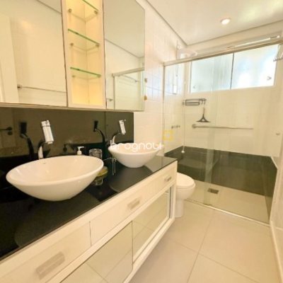 Apartamento com 76m², 2 quartos (sendo 1 suíte), 2 garagens, no bairro Praia Brava em Florianópolis