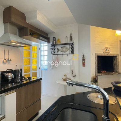 Apartamento com 76m², 2 quartos (sendo 1 suíte), 2 garagens, no bairro Praia Brava em Florianópolis