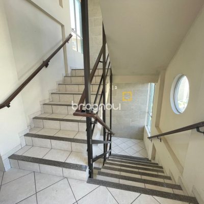 Apartamento com 76m², 2 quartos (sendo 1 suíte), 2 garagens, no bairro Praia Brava em Florianópolis