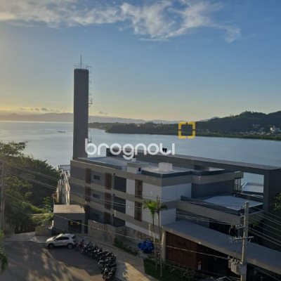 Apartamento com 133m², 3 quartos (sendo 3 suítes), 3 garagens, no bairro João Paulo em Florianópolis