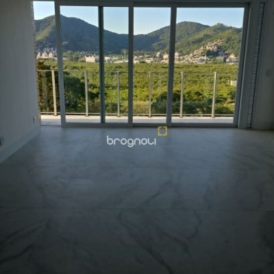 Apartamento com 133m², 3 quartos (sendo 3 suítes), 3 garagens, no bairro João Paulo em Florianópolis