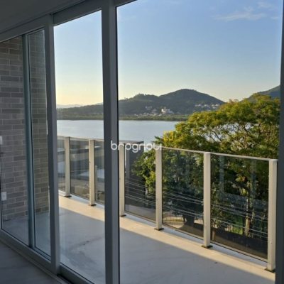 Apartamento com 133m², 3 quartos (sendo 3 suítes), 3 garagens, no bairro João Paulo em Florianópolis