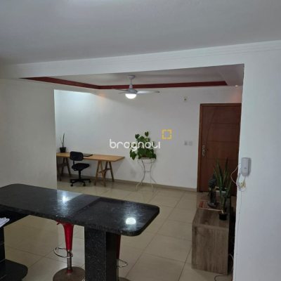 Apartamento com 63m², 3 quartos (sendo 1 suíte), 1 garagem, no bairro Ingleses em Florianópolis