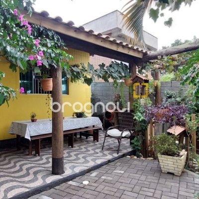 Casa com 90m², 4 quartos, 2 garagens, no bairro Rio Vermelho em Florianópolis