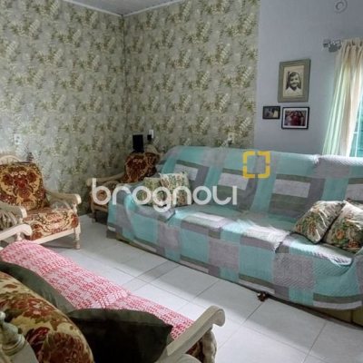 Casa com 90m², 4 quartos, 2 garagens, no bairro Rio Vermelho em Florianópolis
