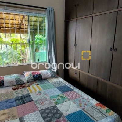 Casa com 90m², 4 quartos, 2 garagens, no bairro Rio Vermelho em Florianópolis