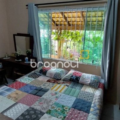 Casa com 90m², 4 quartos, 2 garagens, no bairro Rio Vermelho em Florianópolis