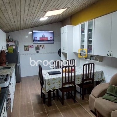 Casa com 90m², 4 quartos, 2 garagens, no bairro Rio Vermelho em Florianópolis