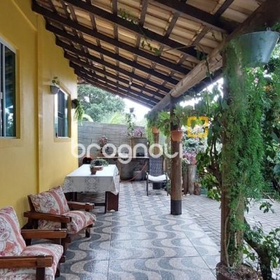 Casa com 90m², 4 quartos, 2 garagens, no bairro Rio Vermelho em Florianópolis