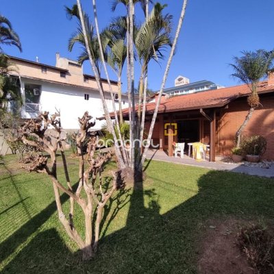 Casa com 188m², 5 quartos (sendo 1 suíte), 3 garagens, no bairro Ingleses em Florianópolis