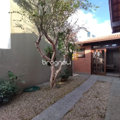 Casa com 188m², 5 quartos (sendo 1 suíte), 3 garagens, no bairro Ingleses em Florianópolis