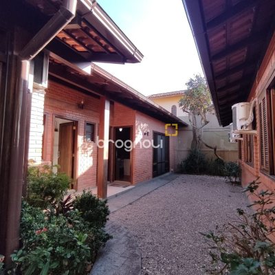 Casa com 188m², 5 quartos (sendo 1 suíte), 3 garagens, no bairro Ingleses em Florianópolis