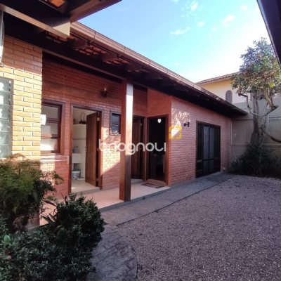 Casa com 188m², 5 quartos (sendo 1 suíte), 3 garagens, no bairro Ingleses em Florianópolis