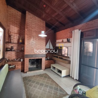Casa com 188m², 5 quartos (sendo 1 suíte), 3 garagens, no bairro Ingleses em Florianópolis