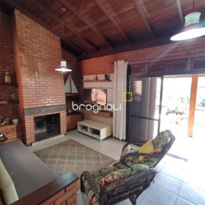 Casa com 188m², 5 quartos (sendo 1 suíte), 3 garagens, no bairro Ingleses em Florianópolis
