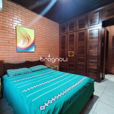 Casa com 188m², 5 quartos (sendo 1 suíte), 3 garagens, no bairro Ingleses em Florianópolis