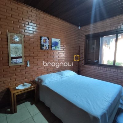 Casa com 188m², 5 quartos (sendo 1 suíte), 3 garagens, no bairro Ingleses em Florianópolis