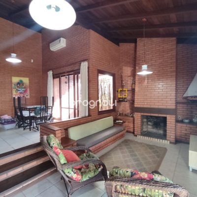 Casa com 188m², 5 quartos (sendo 1 suíte), 3 garagens, no bairro Ingleses em Florianópolis