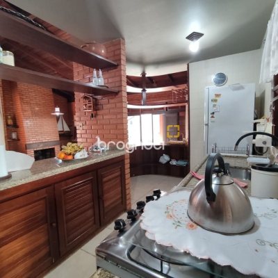 Casa com 188m², 5 quartos (sendo 1 suíte), 3 garagens, no bairro Ingleses em Florianópolis