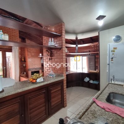 Casa com 188m², 5 quartos (sendo 1 suíte), 3 garagens, no bairro Ingleses em Florianópolis